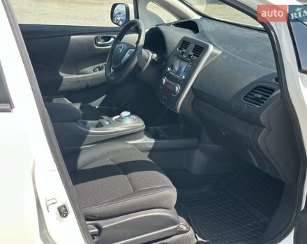 Білий Ніссан Ліф, об'ємом двигуна 0 л та пробігом 114 тис. км за 6690 $, фото 27 на Automoto.ua