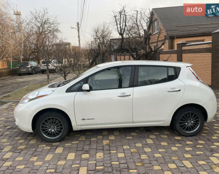 Белый Ниссан Лиф, объемом двигателя 0 л и пробегом 95 тыс. км за 14500 $, фото 12 на Automoto.ua
