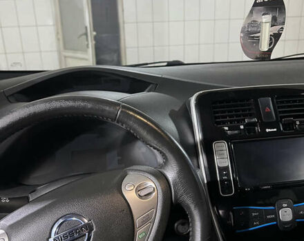 Белый Ниссан Лиф, объемом двигателя 0 л и пробегом 102 тыс. км за 8000 $, фото 9 на Automoto.ua