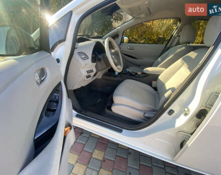 Білий Ніссан Ліф, об'ємом двигуна 0 л та пробігом 53 тис. км за 7700 $, фото 31 на Automoto.ua