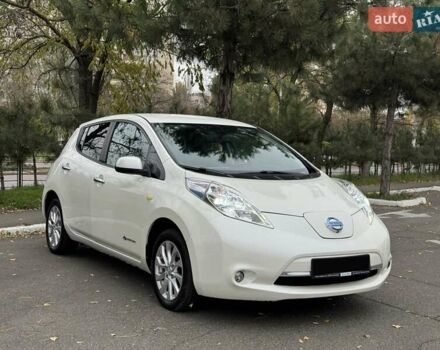 Белый Ниссан Лиф, объемом двигателя 0 л и пробегом 195 тыс. км за 6999 $, фото 4 на Automoto.ua