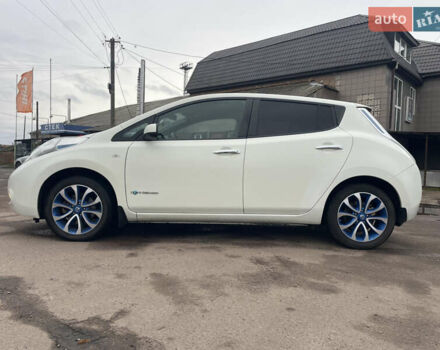 Белый Ниссан Лиф, объемом двигателя 0 л и пробегом 104 тыс. км за 6800 $, фото 2 на Automoto.ua