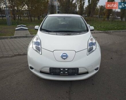 Белый Ниссан Лиф, объемом двигателя 0 л и пробегом 27 тыс. км за 8999 $, фото 5 на Automoto.ua