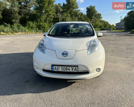Белый Ниссан Лиф, объемом двигателя 0 л и пробегом 135 тыс. км за 7700 $, фото 6 на Automoto.ua