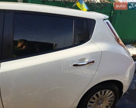 Белый Ниссан Лиф, объемом двигателя 0 л и пробегом 98 тыс. км за 11999 $, фото 4 на Automoto.ua