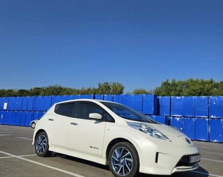 Белый Ниссан Лиф, объемом двигателя 0 л и пробегом 99 тыс. км за 8500 $, фото 7 на Automoto.ua