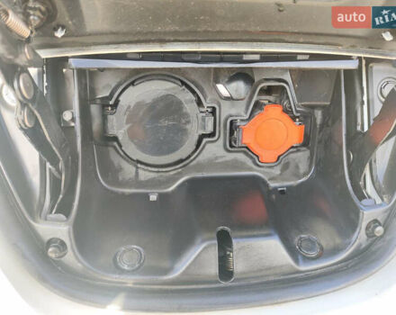 Белый Ниссан Лиф, объемом двигателя 0 л и пробегом 165 тыс. км за 7300 $, фото 38 на Automoto.ua