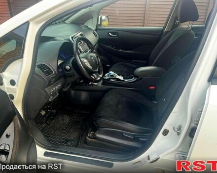 Белый Ниссан Лиф, объемом двигателя 0 л и пробегом 50 тыс. км за 7000 $, фото 3 на Automoto.ua