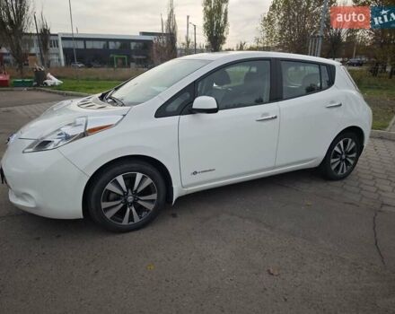 Белый Ниссан Лиф, объемом двигателя 0 л и пробегом 27 тыс. км за 8999 $, фото 18 на Automoto.ua