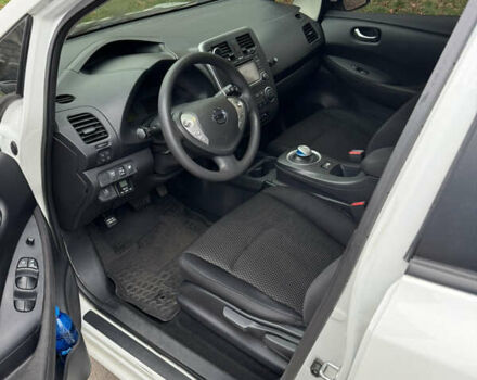 Белый Ниссан Лиф, объемом двигателя 0 л и пробегом 140 тыс. км за 5000 $, фото 4 на Automoto.ua