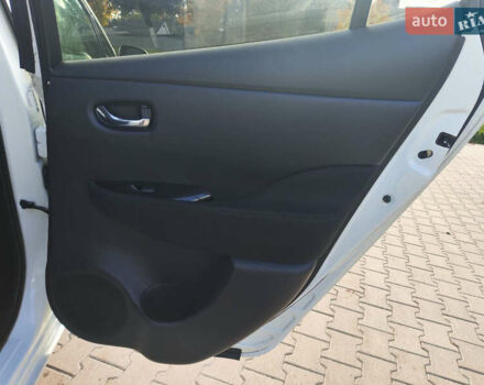 Белый Ниссан Лиф, объемом двигателя 0 л и пробегом 165 тыс. км за 7300 $, фото 24 на Automoto.ua