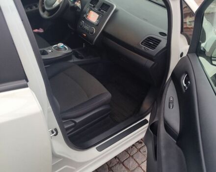 Білий Ніссан Ліф, об'ємом двигуна 0 л та пробігом 120 тис. км за 9000 $, фото 3 на Automoto.ua