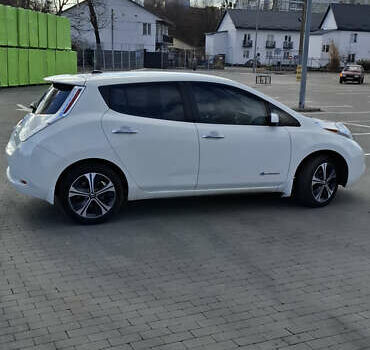 Білий Ніссан Ліф, об'ємом двигуна 0 л та пробігом 103 тис. км за 7999 $, фото 3 на Automoto.ua