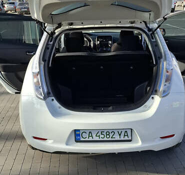 Білий Ніссан Ліф, об'ємом двигуна 0 л та пробігом 103 тис. км за 7999 $, фото 6 на Automoto.ua