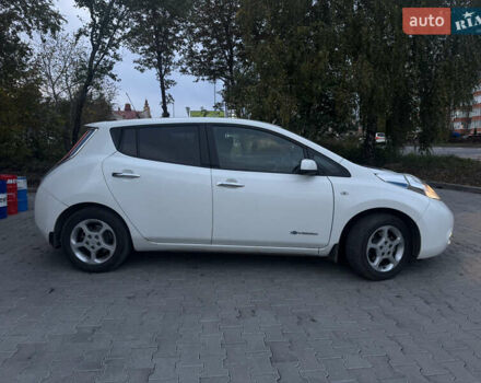 Белый Ниссан Лиф, объемом двигателя 0 л и пробегом 153 тыс. км за 6000 $, фото 1 на Automoto.ua