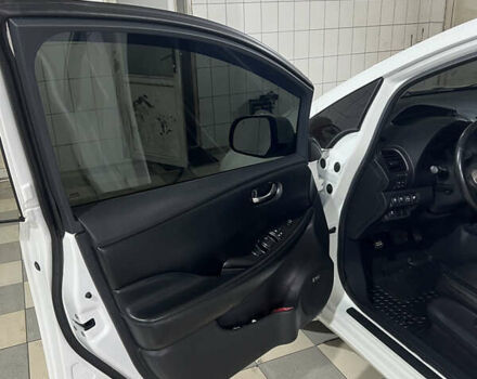 Белый Ниссан Лиф, объемом двигателя 0 л и пробегом 102 тыс. км за 8000 $, фото 6 на Automoto.ua