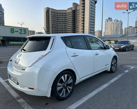 Белый Ниссан Лиф, объемом двигателя 0 л и пробегом 73 тыс. км за 9500 $, фото 5 на Automoto.ua