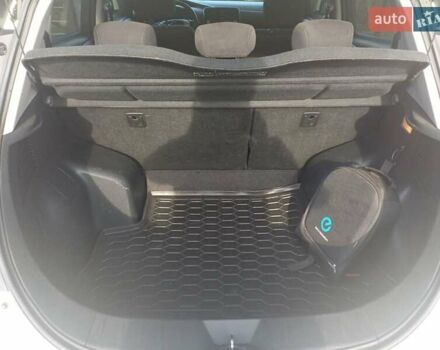 Белый Ниссан Лиф, объемом двигателя 0 л и пробегом 140 тыс. км за 7700 $, фото 4 на Automoto.ua