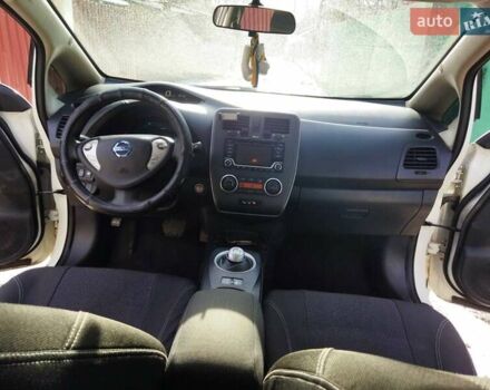 Белый Ниссан Лиф, объемом двигателя 0 л и пробегом 98 тыс. км за 11999 $, фото 25 на Automoto.ua