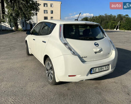 Белый Ниссан Лиф, объемом двигателя 0 л и пробегом 135 тыс. км за 7700 $, фото 11 на Automoto.ua