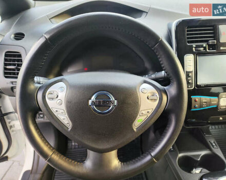 Белый Ниссан Лиф, объемом двигателя 0 л и пробегом 165 тыс. км за 7300 $, фото 19 на Automoto.ua