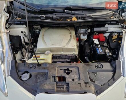 Белый Ниссан Лиф, объемом двигателя 0 л и пробегом 90 тыс. км за 7500 $, фото 28 на Automoto.ua