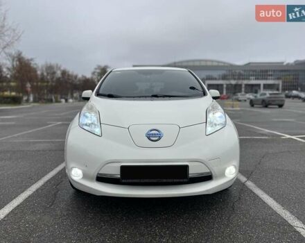 Белый Ниссан Лиф, объемом двигателя 0 л и пробегом 87 тыс. км за 10300 $, фото 4 на Automoto.ua