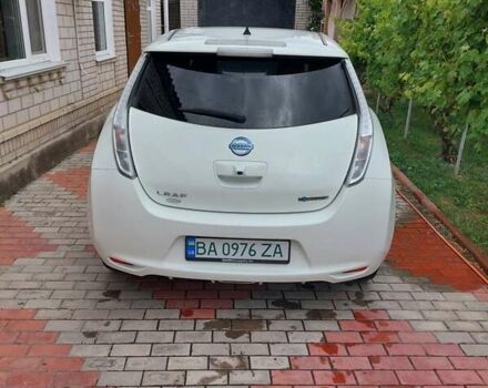 Белый Ниссан Лиф, объемом двигателя 0 л и пробегом 122 тыс. км за 7600 $, фото 4 на Automoto.ua