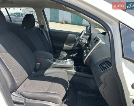 Білий Ніссан Ліф, об'ємом двигуна 0 л та пробігом 114 тис. км за 6690 $, фото 29 на Automoto.ua