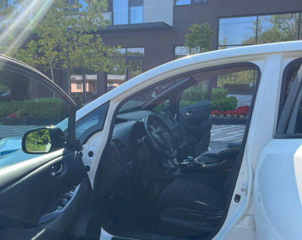 Білий Ніссан Ліф, об'ємом двигуна 0 л та пробігом 96 тис. км за 9500 $, фото 19 на Automoto.ua