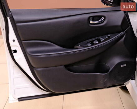 Белый Ниссан Лиф, объемом двигателя 0 л и пробегом 121 тыс. км за 14900 $, фото 32 на Automoto.ua