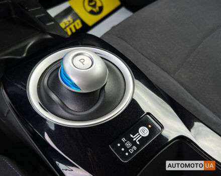 Белый Ниссан Лиф, объемом двигателя 30 л и пробегом 134 тыс. км за 10500 $, фото 17 на Automoto.ua