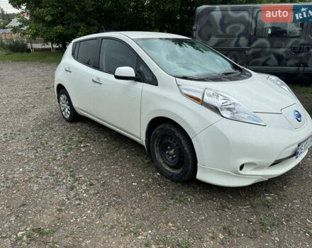 Білий Ніссан Ліф, об'ємом двигуна 0 л та пробігом 125 тис. км за 7500 $, фото 2 на Automoto.ua