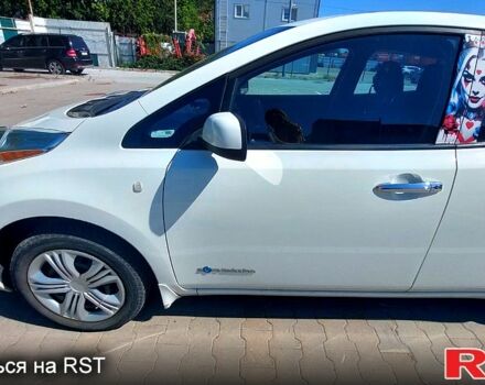 Білий Ніссан Ліф, об'ємом двигуна 80 л та пробігом 105 тис. км за 9350 $, фото 3 на Automoto.ua