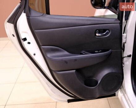 Белый Ниссан Лиф, объемом двигателя 0 л и пробегом 121 тыс. км за 14900 $, фото 36 на Automoto.ua