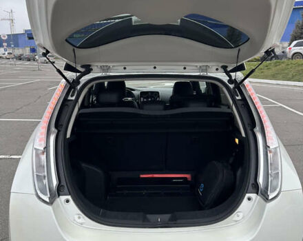 Белый Ниссан Лиф, объемом двигателя 0 л и пробегом 93 тыс. км за 8000 $, фото 13 на Automoto.ua