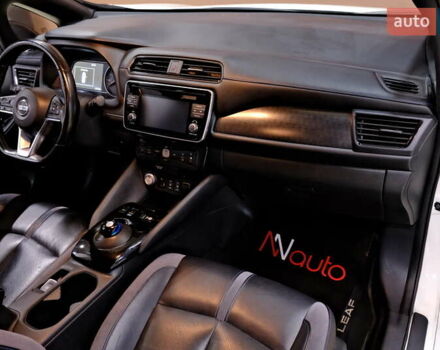 Белый Ниссан Лиф, объемом двигателя 0 л и пробегом 121 тыс. км за 14900 $, фото 46 на Automoto.ua