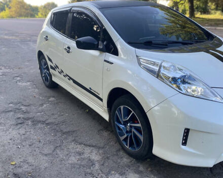 Белый Ниссан Лиф, объемом двигателя 0 л и пробегом 118 тыс. км за 9500 $, фото 2 на Automoto.ua