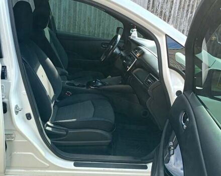 Белый Ниссан Лиф, объемом двигателя 0 л и пробегом 230 тыс. км за 10000 $, фото 4 на Automoto.ua