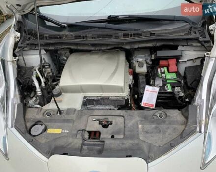 Белый Ниссан Лиф, объемом двигателя 0 л и пробегом 56 тыс. км за 7400 $, фото 9 на Automoto.ua