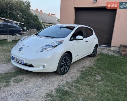 Белый Ниссан Лиф, объемом двигателя 0 л и пробегом 107 тыс. км за 8400 $, фото 4 на Automoto.ua