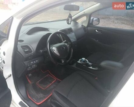 Белый Ниссан Лиф, объемом двигателя 0 л и пробегом 170 тыс. км за 5999 $, фото 2 на Automoto.ua