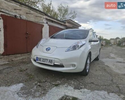 Белый Ниссан Лиф, объемом двигателя 0 л и пробегом 111 тыс. км за 8200 $, фото 13 на Automoto.ua