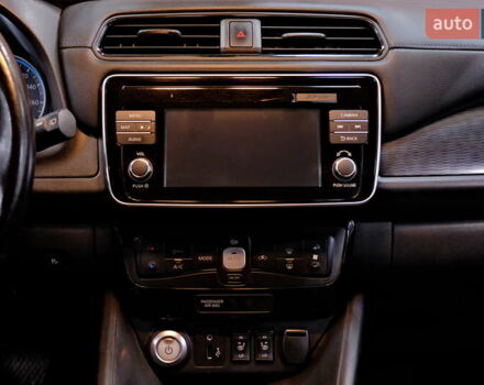 Белый Ниссан Лиф, объемом двигателя 0 л и пробегом 121 тыс. км за 14900 $, фото 51 на Automoto.ua