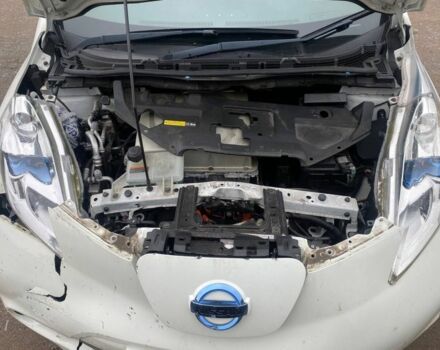 Белый Ниссан Лиф, объемом двигателя 0 л и пробегом 88 тыс. км за 4000 $, фото 9 на Automoto.ua