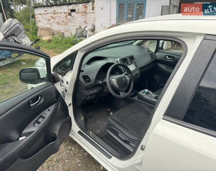 Білий Ніссан Ліф, об'ємом двигуна 0 л та пробігом 125 тис. км за 7500 $, фото 6 на Automoto.ua