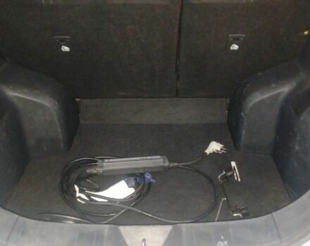 Білий Ніссан Ліф, об'ємом двигуна 0 л та пробігом 243 тис. км за 4999 $, фото 6 на Automoto.ua