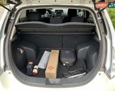 Белый Ниссан Лиф, объемом двигателя 0 л и пробегом 56 тыс. км за 7400 $, фото 8 на Automoto.ua