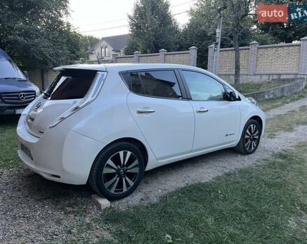 Белый Ниссан Лиф, объемом двигателя 0 л и пробегом 107 тыс. км за 8400 $, фото 8 на Automoto.ua