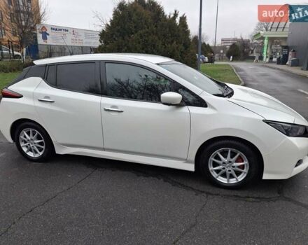 Белый Ниссан Лиф, объемом двигателя 0 л и пробегом 142 тыс. км за 12500 $, фото 10 на Automoto.ua